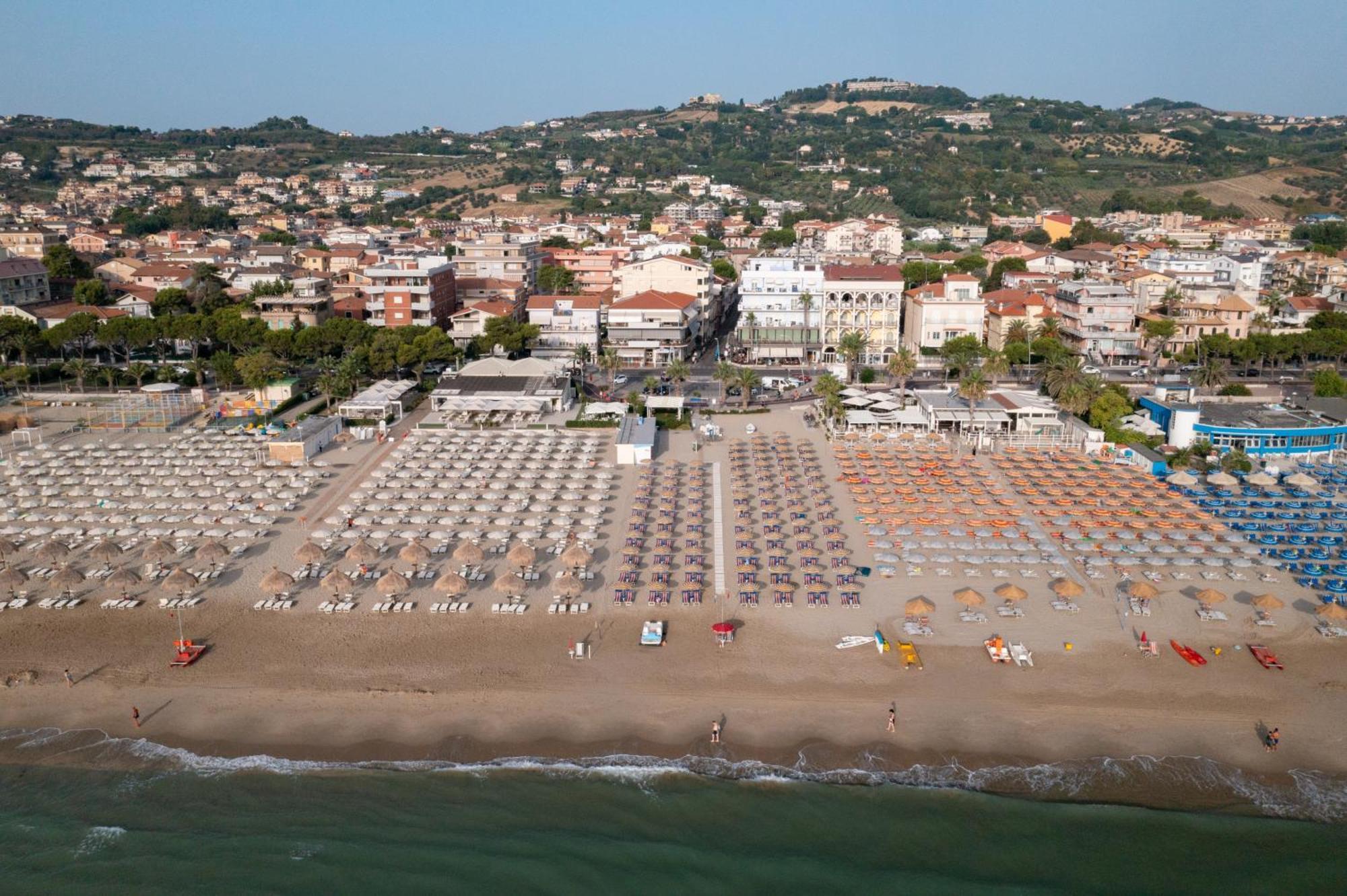 Hotel La Sirenetta Tortoreto Kültér fotó