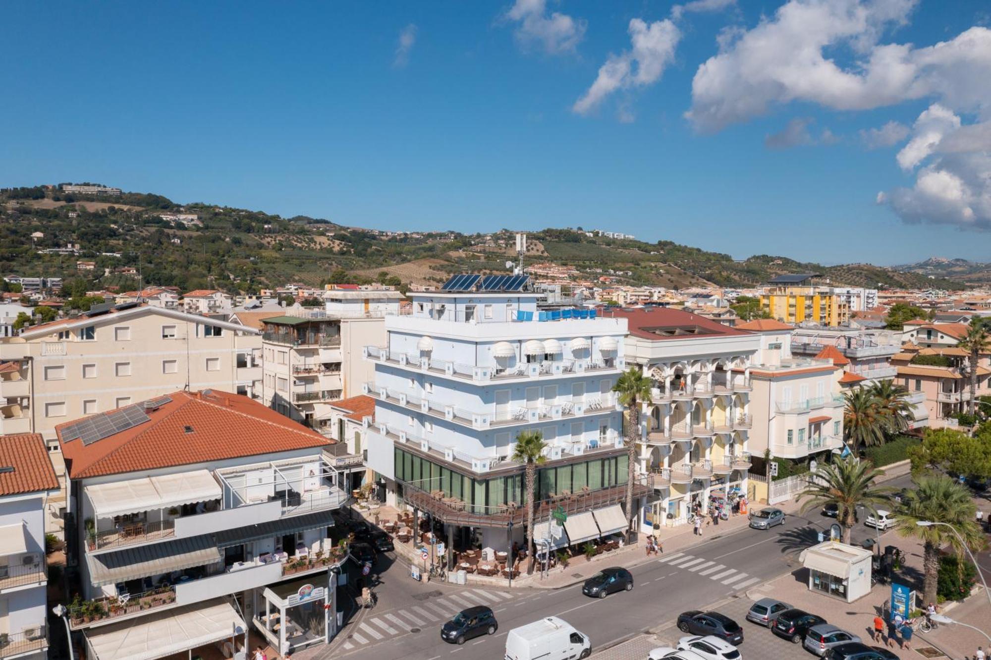 Hotel La Sirenetta Tortoreto Kültér fotó