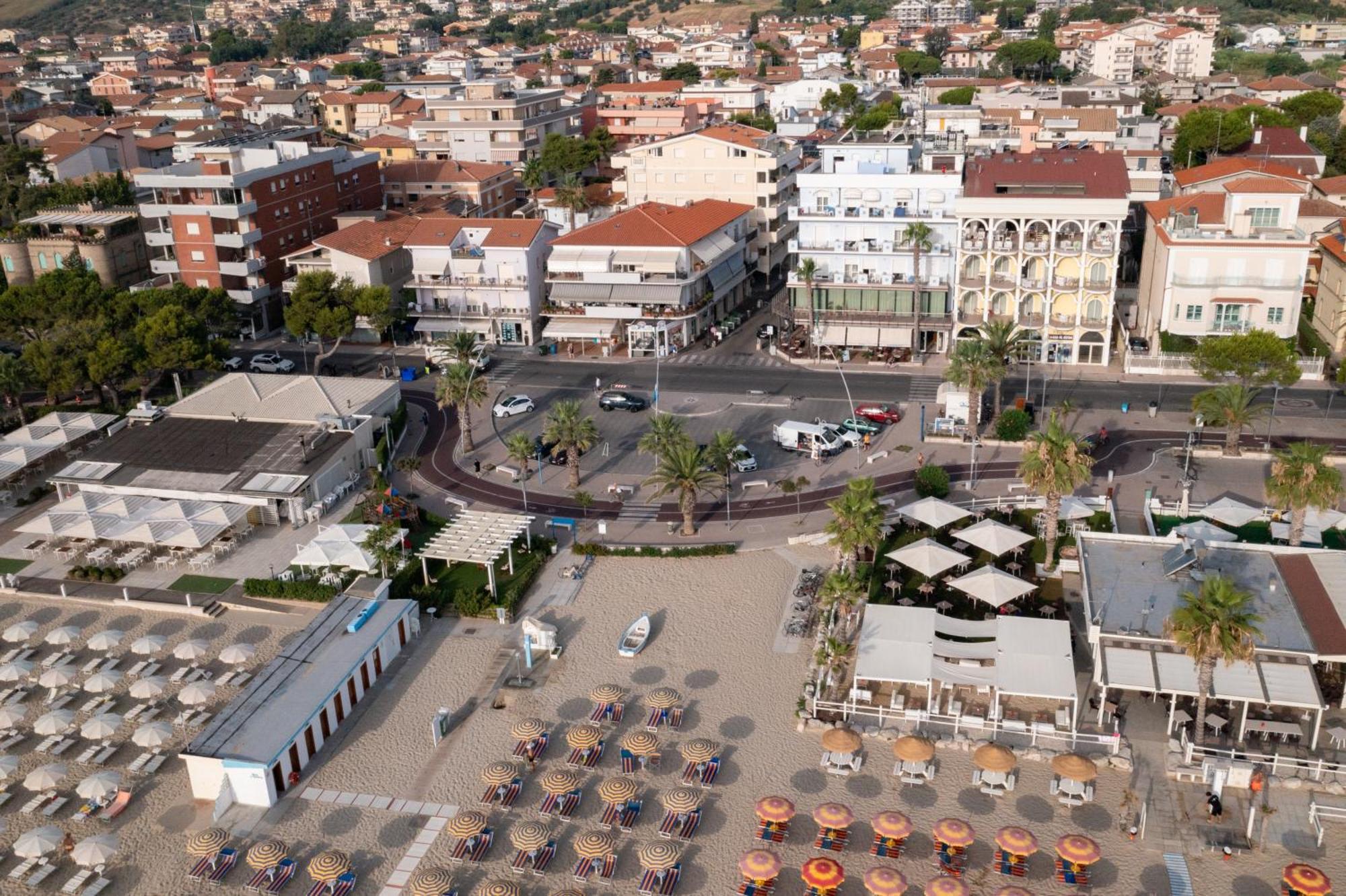 Hotel La Sirenetta Tortoreto Kültér fotó
